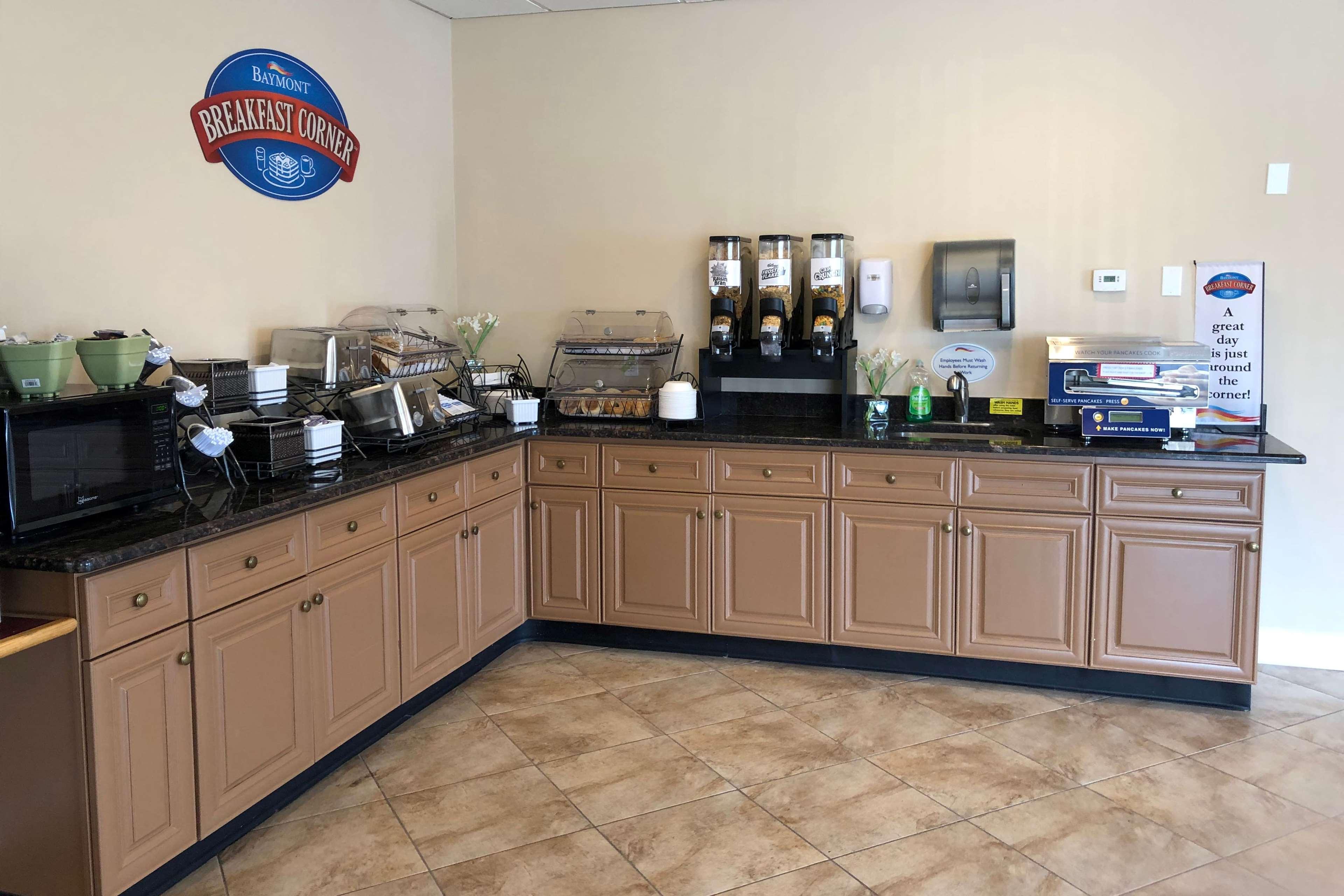 Baymont By Wyndham Latham Albany Airport Hotel Ngoại thất bức ảnh